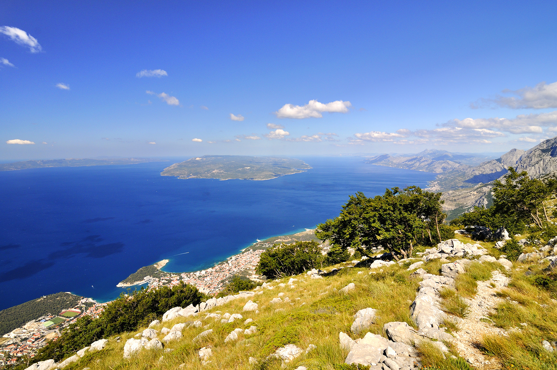 Kroatien Vackra berg vid havet Vandramera - Vandringsresor