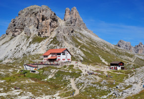 Cortina berg och by Vandramera - Vandringsresor
